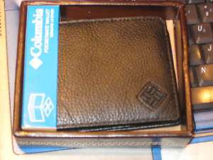 COLUMBIA Black Pebbled Leather Pocketmate Wallet NEW  