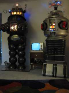Life Size Robot collection   R2D2, B9, Robby, C3PO, Bender, Bus Stop 