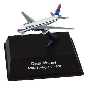    Mini Sky Pilots   Delta Airlines Boeing 777 200 Toys & Games