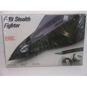   19 Stealth Fighter Aircraft   Plastic Model Kit: Everything Else