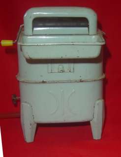 VINTAGE RARE Unusual AUTOMATIC WASHING MACHINE TIN TOY SAN MADE IN 