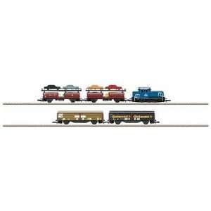    2010 Qtr.2 Auto Transport Train Set (L) (Z Scale): Toys & Games