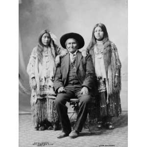  1900 1909 Geronimo Apache cheif [sic] and his two nieces 