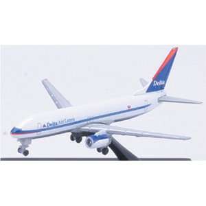  Delta Airlines Boeing 737 800 Toys & Games
