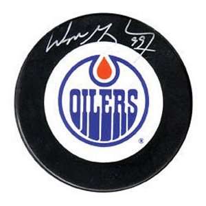   Pond Edmonton Oilers Wayne Gretzky Autographed Puck: Sports & Outdoors