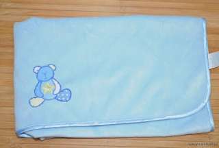 For your consideration is a Small Wonders blue plush blanket. Has blue 