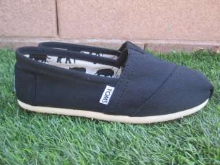 Up for sale is a pair of Womens Toms Shoes. They are the Classic in 