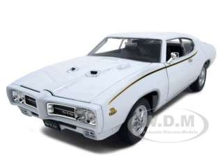 1969 PONTIAC GTO JUDGE WHITE 1:24 DIECAST CAR MODEL  