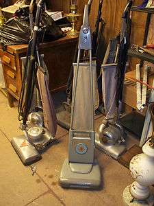   / Antique Singer Vacuum Working. Magic Carpet Upright ~Very Cool