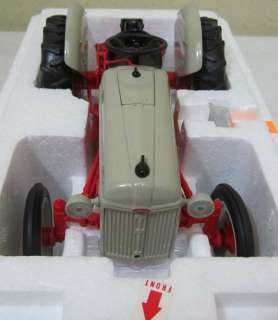 Up for sale is the Danbury Mint 1:16th S cale 1952 Ford 8N Tractor 
