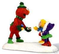 2006 DEPT 56 NP VILL. CHRISTMAS GIFTS FROM ELMO, CUTIE  