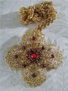 VINTAGE YELLOW GOLD TONE RUBY RED FILIGREE FLOWER CREST PENDANT 