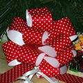 red white polka dots christmas gift pull bows