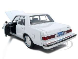1986 DODGE DIPLOMAT WHITE 1:24 DIECAST MODEL CAR  