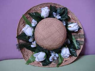 Cappelli in paglia decorati con fiori a San Marcello Pistoiese    