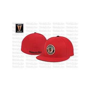   & Ness Chicago Blackhawks Vintage Fitted Hat: Sports & Outdoors
